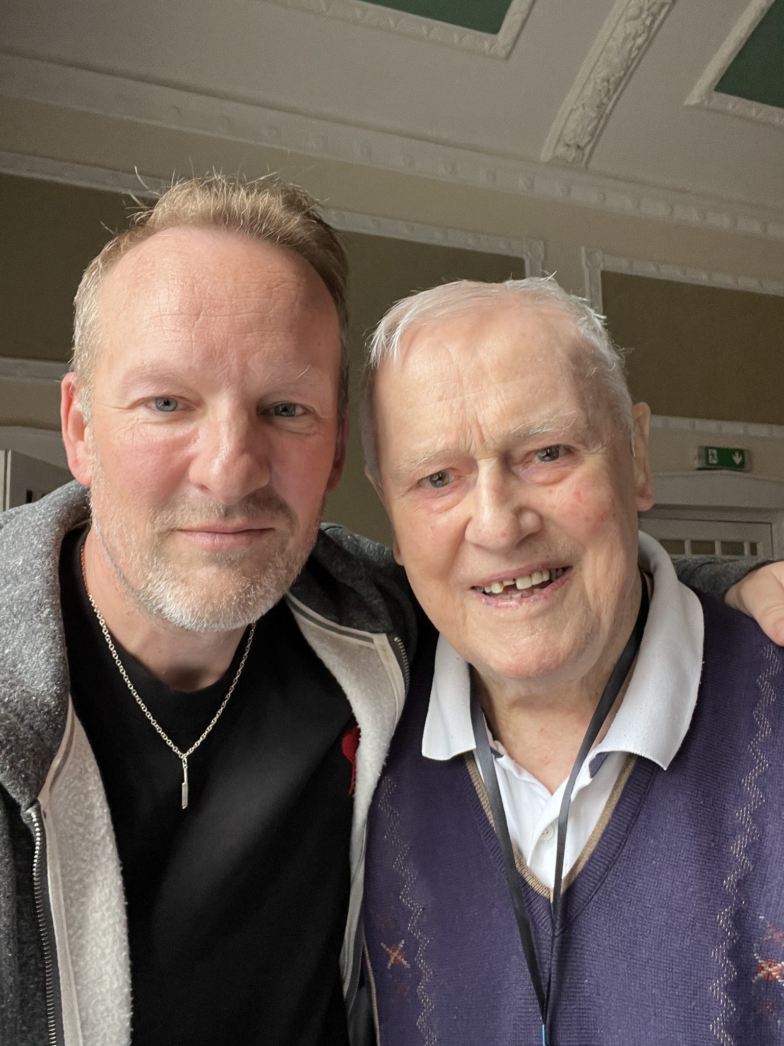 The Official Aston Villa Quiz Book (SIGNED BY PETER McPARLAND) - Image 2