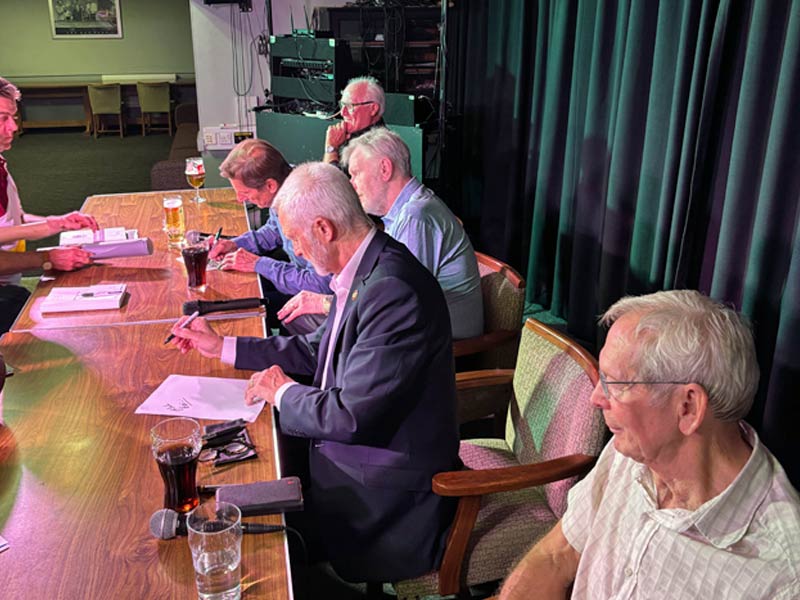 1975 League Cup Final Programme (SIGNED BY 4!) - Image 2